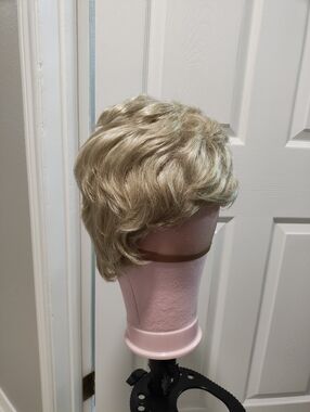 Paula Young Whisperlite Small Cap Blonde Synthetic Wig Pixie Short Petite New